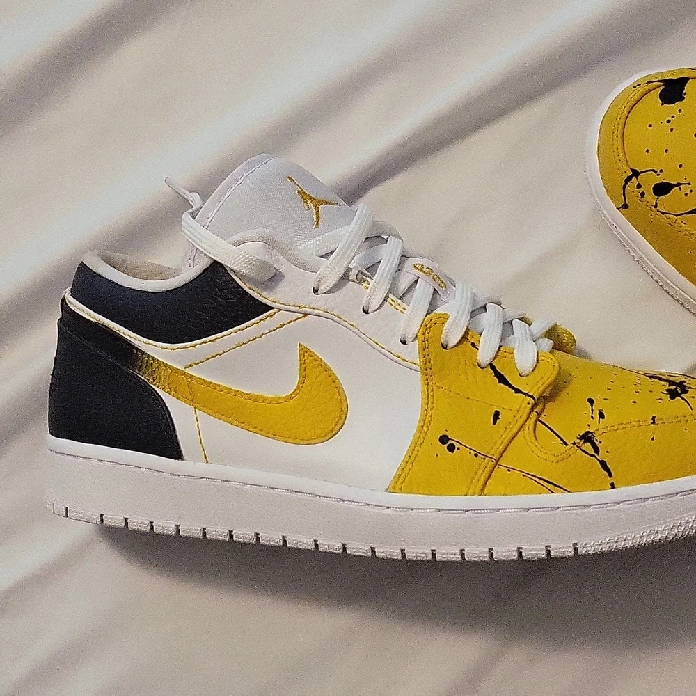 Custom Nike Kicks - Picture 3 of 5